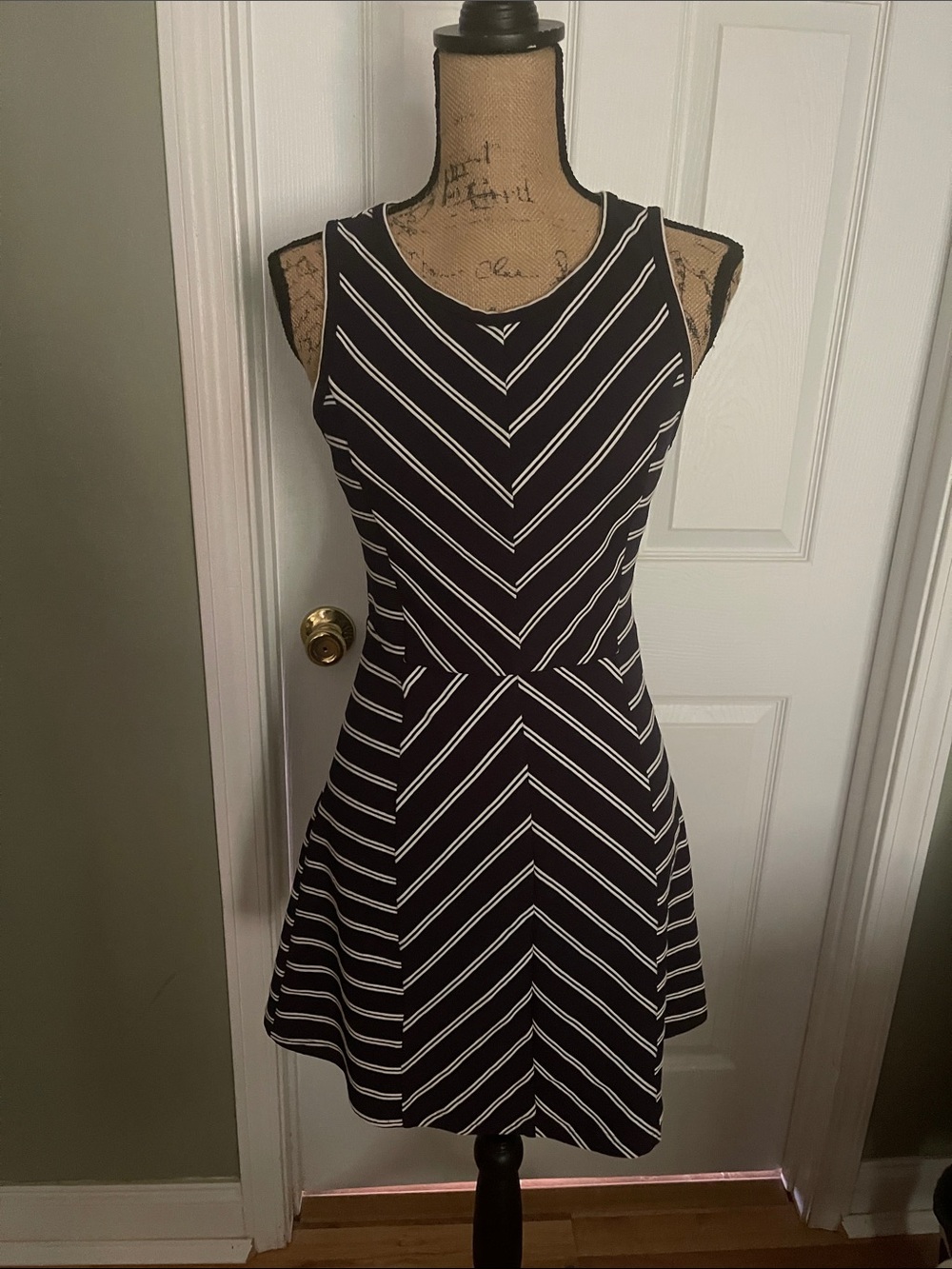 YA Los Angeles Black and White Chevron Sleeveless A-Line Dress. Size S